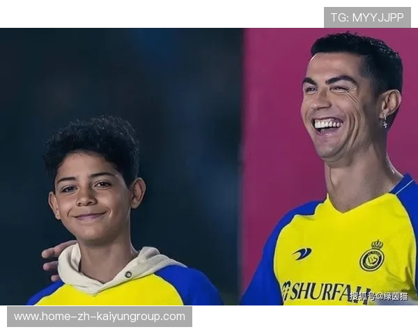 C罗疑似新恋情小号留言被扒，话题一路飙升